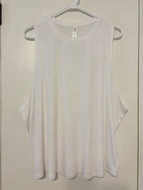 Athleta #530151 Womens Plus Sleeveless Cloudlight Muscle Tank Top Shirt 2X White